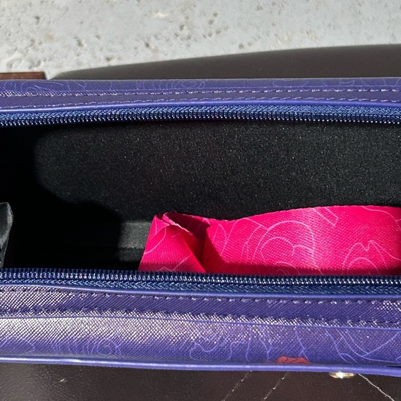 #030 Camera /Crossbody/Clutch - Purple/Pink Floral Design W/Strap - Izzy & Liv - Picture 4 of 5